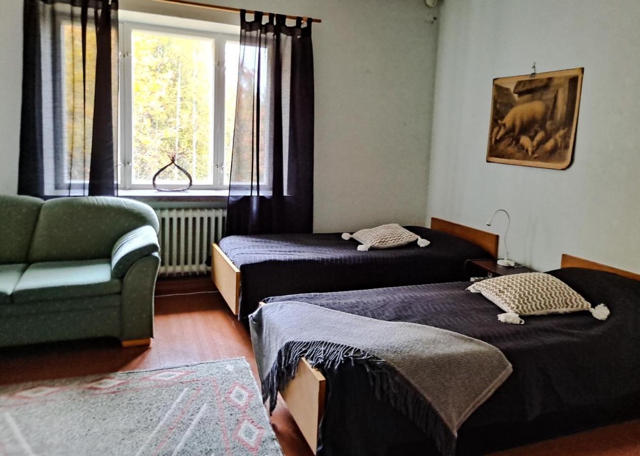 Vanhan Koulun Majatalo-Old School Guest House Kolinkylä Extérieur photo