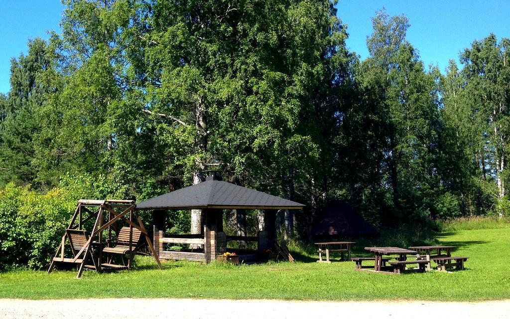Vanhan Koulun Majatalo-Old School Guest House Kolinkylä Extérieur photo