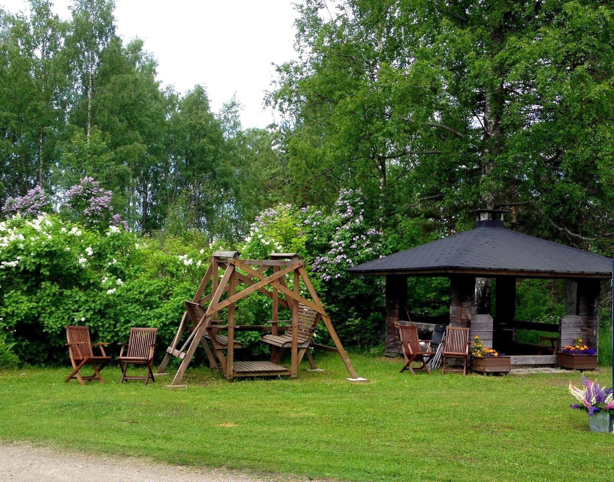 Vanhan Koulun Majatalo-Old School Guest House Kolinkylä Extérieur photo