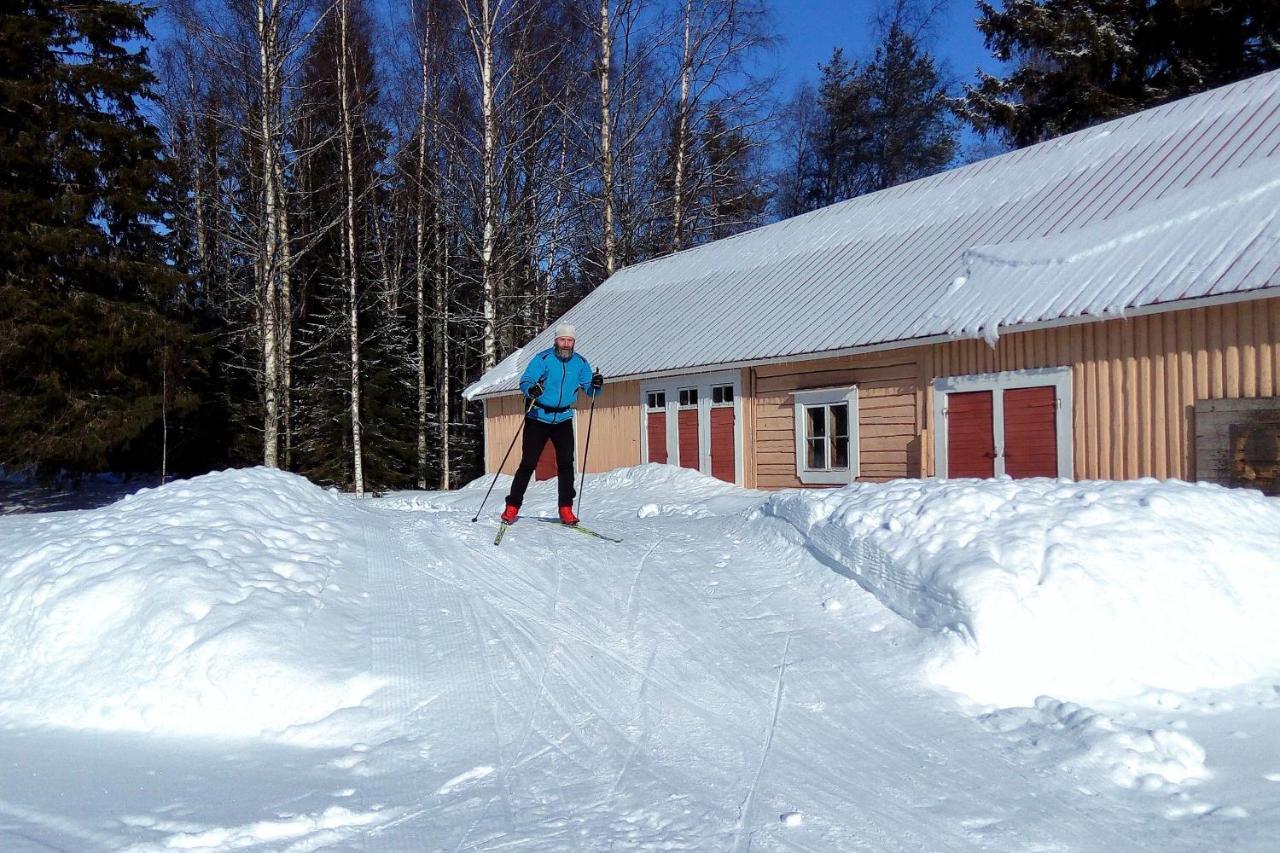 Vanhan Koulun Majatalo-Old School Guest House Kolinkylä Extérieur photo